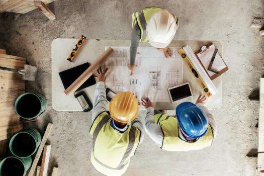 ACEC Supports BUILD America 250 Act as Important First Step on Surface Reauthorization Construction workers meeting over plans