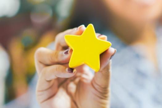 GRSM Partner Debra Ellwood Meppen Recognized as 2026 Legal Visionary by Los Angeles Times Blurred woman holding gold star