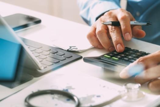 Voluntary Dismissal of an Indemnity Claim Does Not Make the Subcontractor a “Prevailing Party,” Washington Court of Appeals Holds Person using calcutator